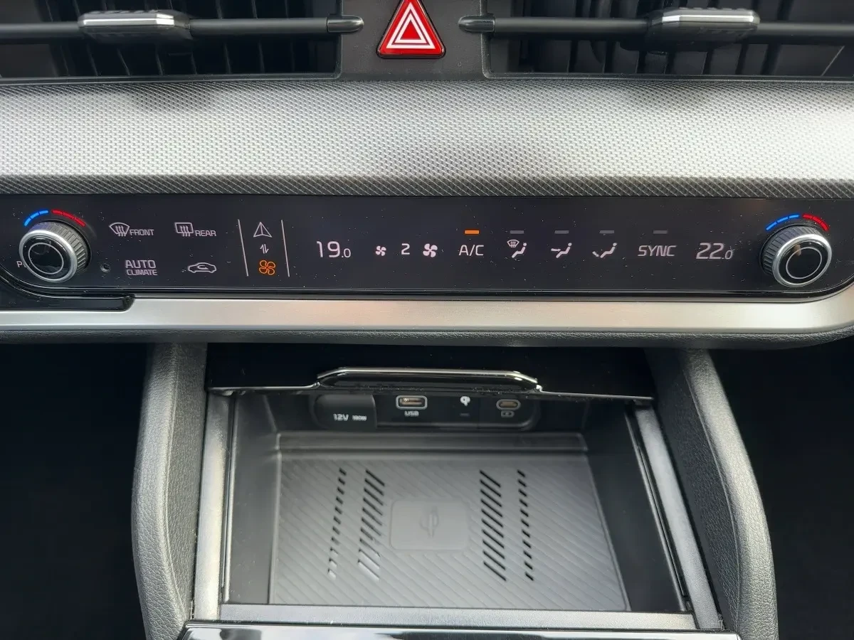 Kia Sportage Spirit 1.6T LED+ 360 + Glasdach+ Navi, снимка 10 - Автомобили и джипове - 53733697