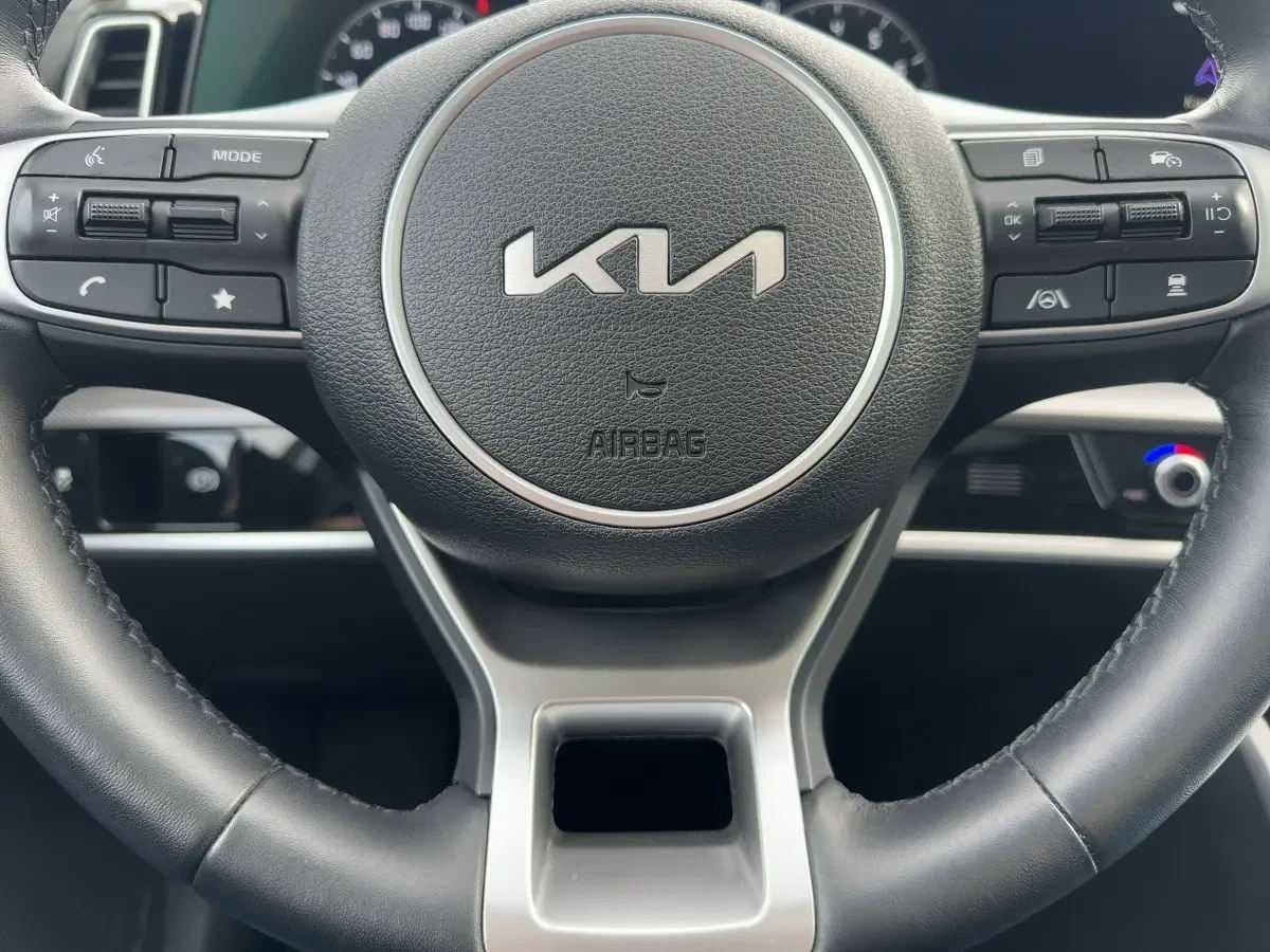 Kia Sportage Spirit 1.6T LED+ 360 + Glasdach+ Navi, снимка 7 - Автомобили и джипове - 53733697