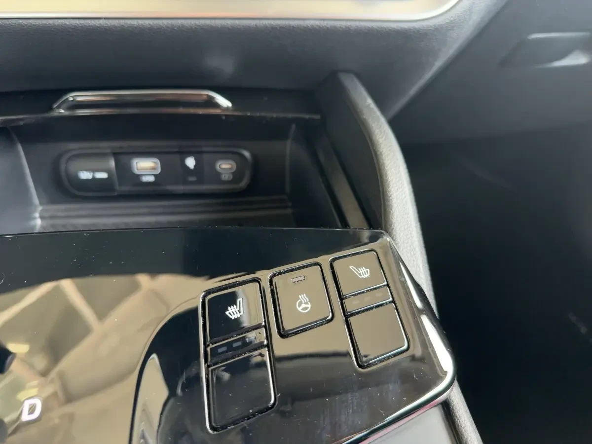 Kia Sportage Spirit 1.6T LED+ 360 + Glasdach+ Navi, снимка 13 - Автомобили и джипове - 53733697