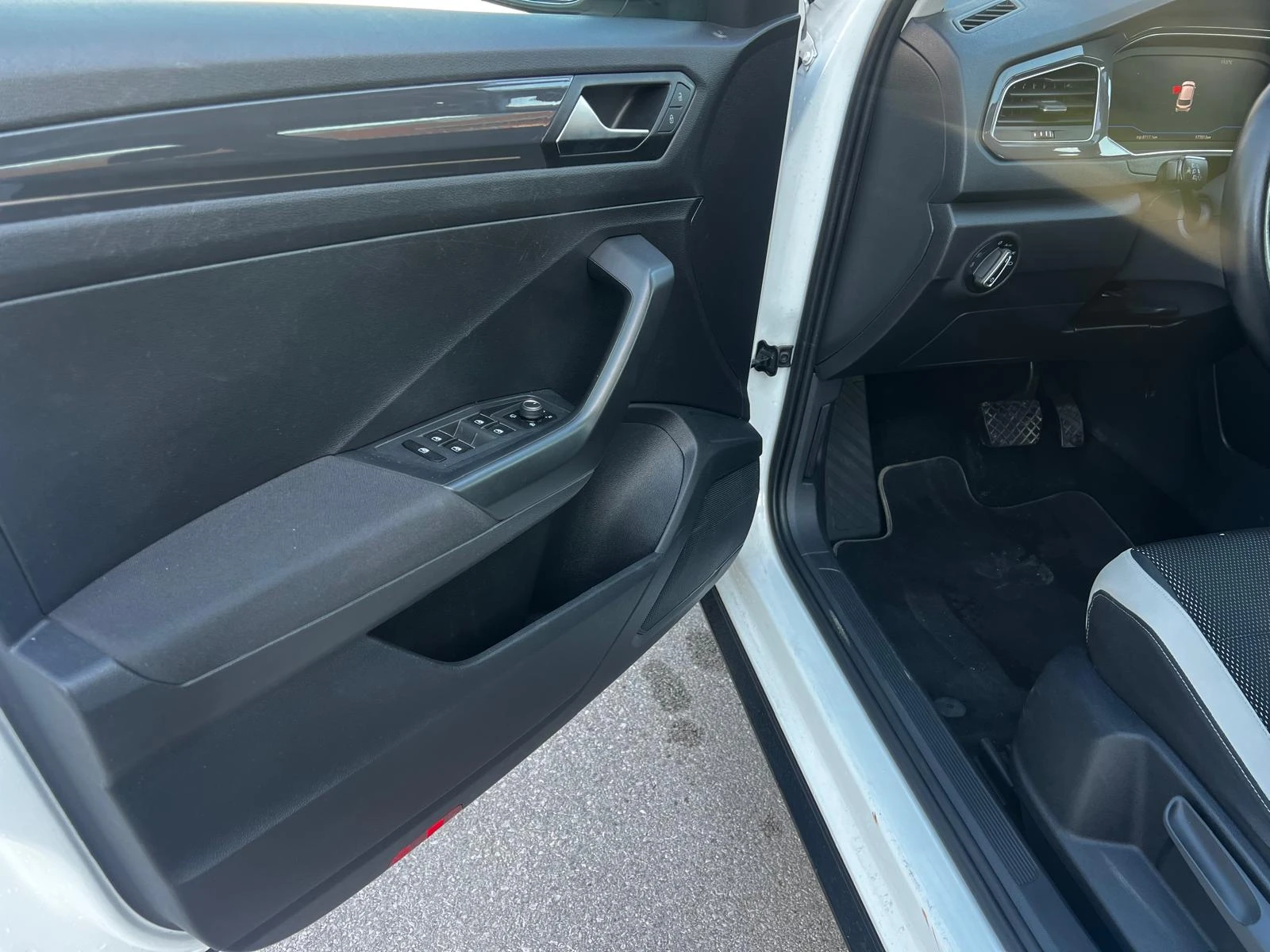 VW T-Roc 2.0 TDI 4 MOTION DSG, снимка 13 - Автомобили и джипове - 53851957