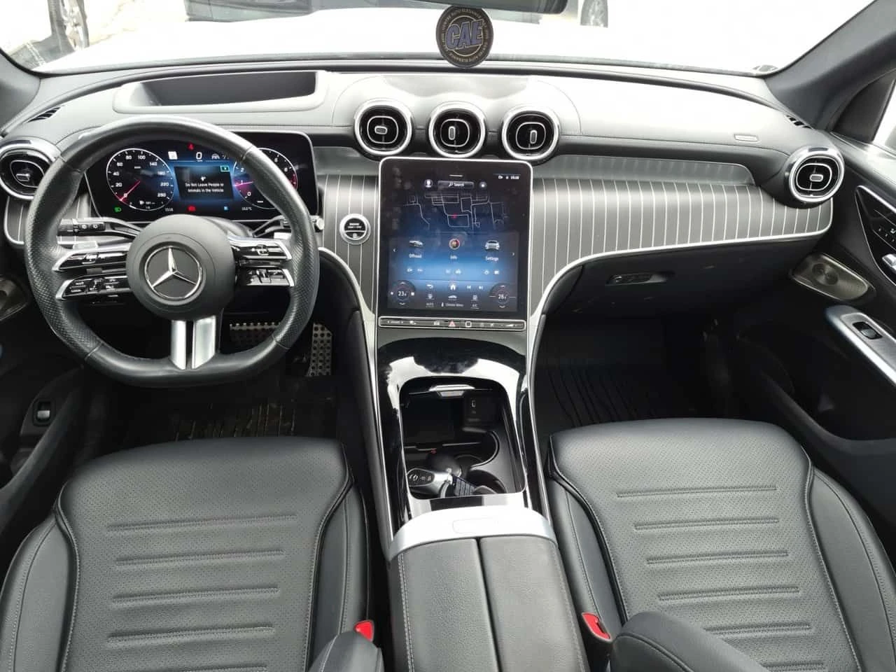 Mercedes-Benz GLC 300 AMG Line * Един собственик * Без инциднет * CARFAX, снимка 5 - Автомобили и джипове - 54396314