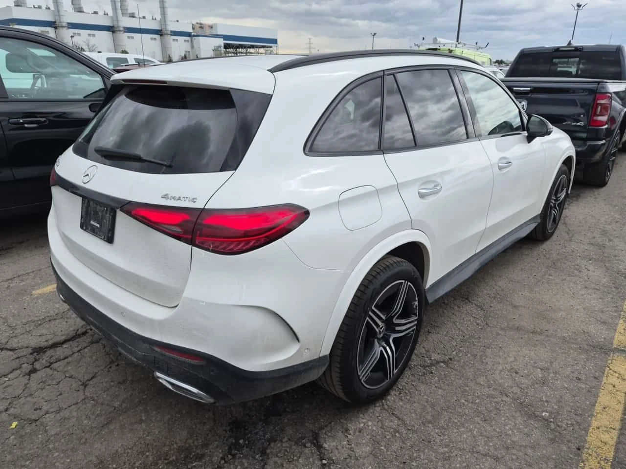 Mercedes-Benz GLC 300 AMG Line * Един собственик * Без инциднет * CARFAX, снимка 3 - Автомобили и джипове - 54396314