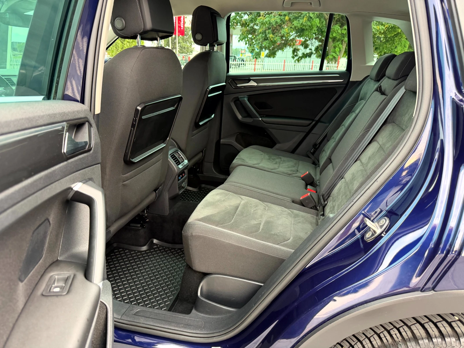 VW Tiguan 2.0TDI* 4x4* DIGITAL COCPIT* DISTRONIC* DSG* FULL , снимка 11 - Автомобили и джипове - 55493007