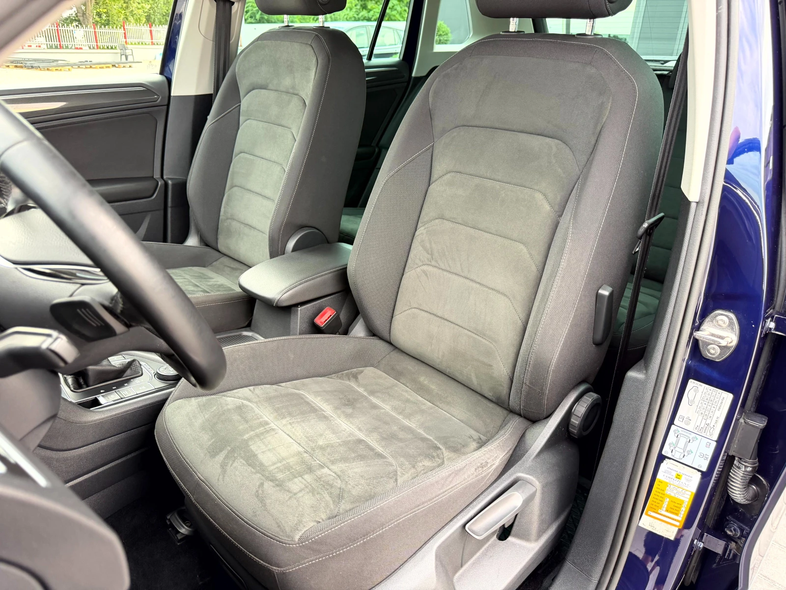 VW Tiguan 2.0TDI* 4x4* DIGITAL COCPIT* DISTRONIC* DSG* FULL , снимка 12 - Автомобили и джипове - 55493007