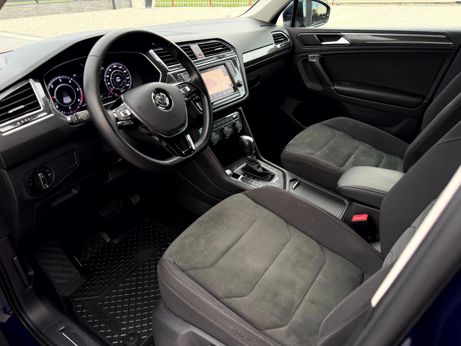 VW Tiguan 2.0TDI* 4x4* DIGITAL COCPIT* DISTRONIC* DSG* FULL , снимка 8 - Автомобили и джипове - 55493007