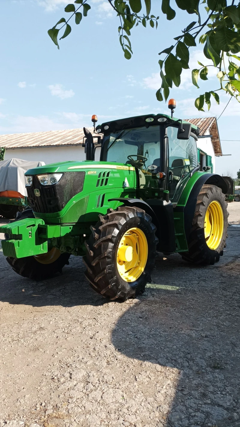 Трактор John Deere 6130R
