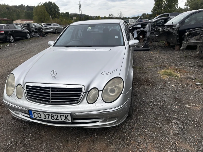 Mercedes-Benz E 320 3.2 204к.с 2004г Кожен Салон AMG джанти, снимка 2 - Автомобили и джипове - 52557083