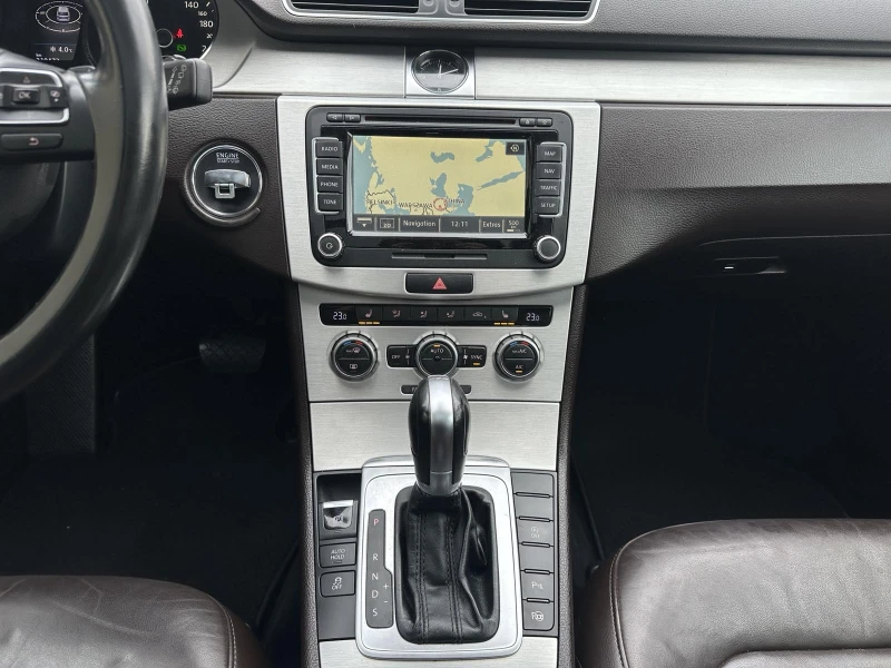 VW Passat 2.0 TDI Highline Панорама Автоматик, снимка 14 - Автомобили и джипове - 53053419