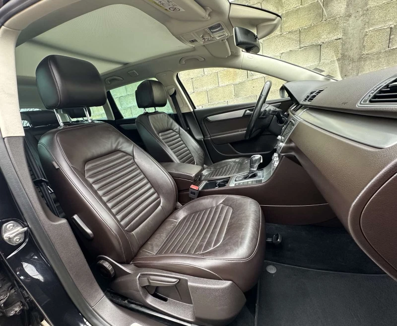 VW Passat 2.0 TDI Highline Панорама Автоматик, снимка 12 - Автомобили и джипове - 53053419