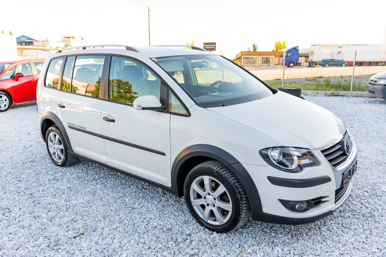 VW Touran CROSS 2.0 TDI 140/6 skorosti - изображение 3