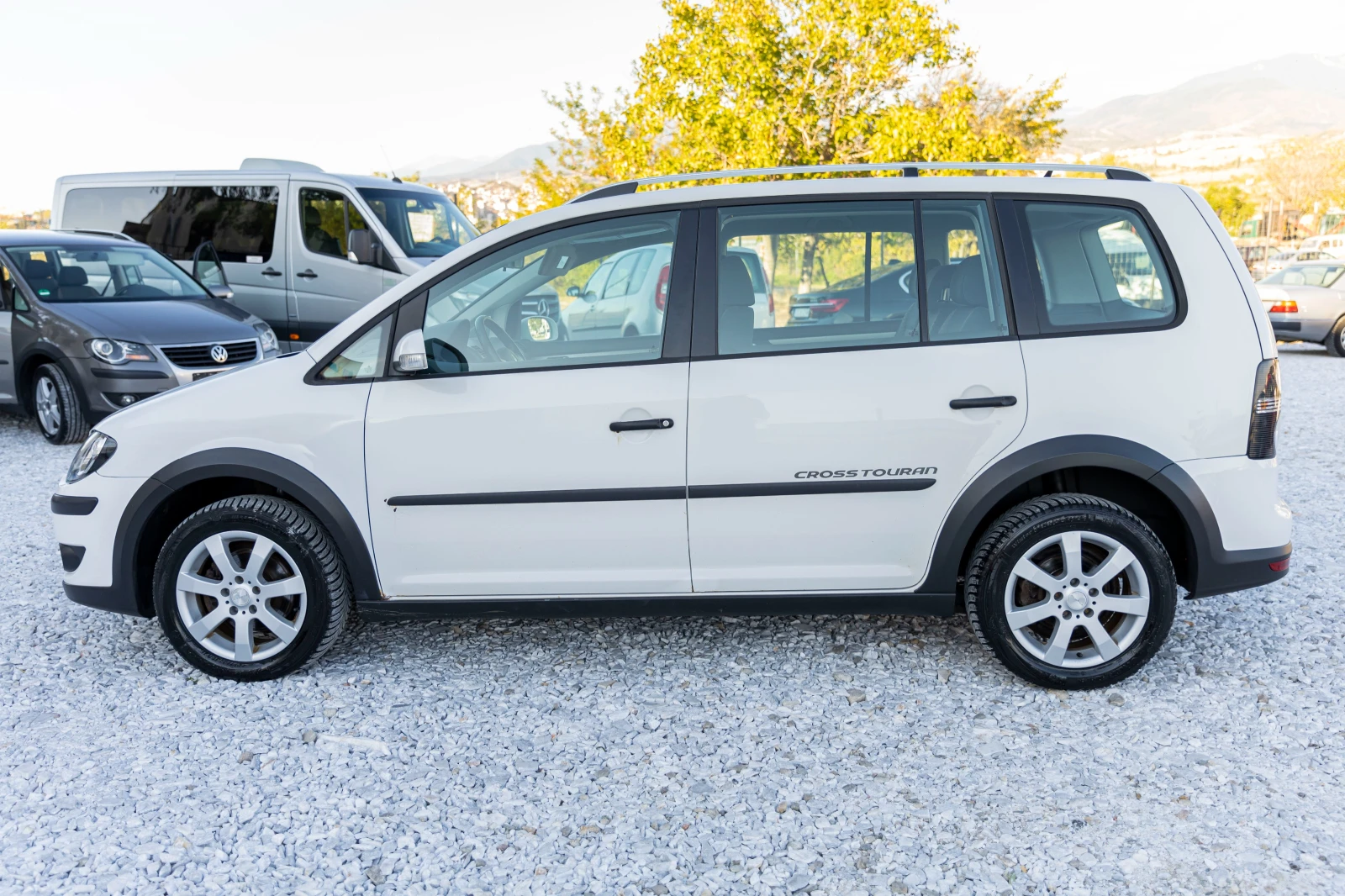 VW Touran CROSS 2.0 TDI 140/6 skorosti - изображение 6