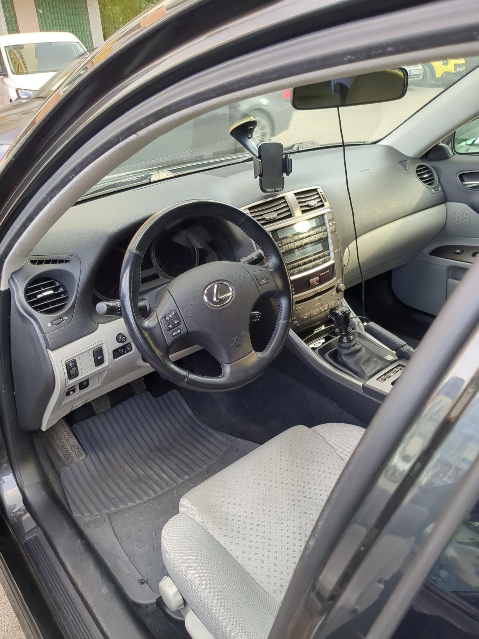Lexus IS 220d  - изображение 9