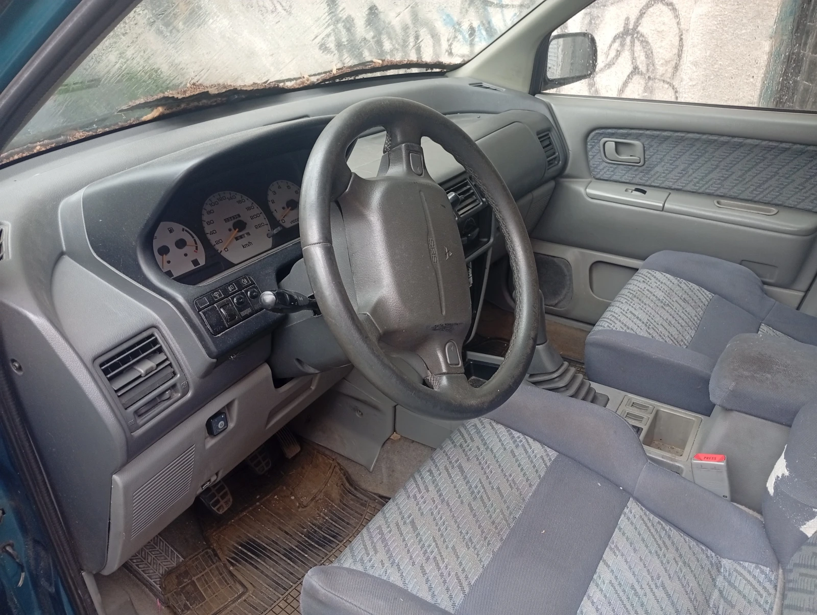 Mitsubishi Space runner  - изображение 2