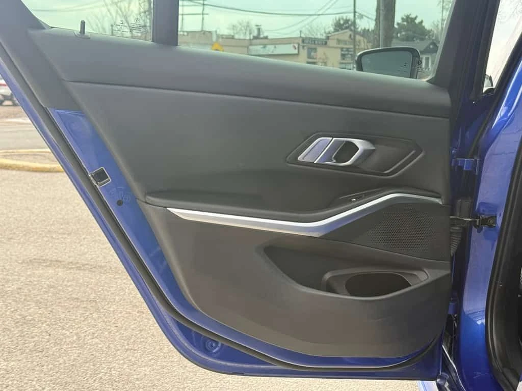 BMW 330 * One Owner l M Sport l X Drive l Bmw Warranty l *, снимка 15 - Автомобили и джипове - 53847124