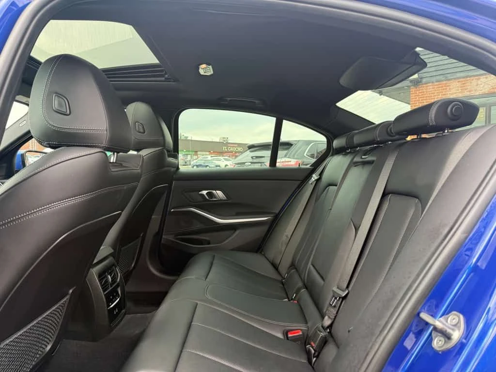 BMW 330 * One Owner l M Sport l X Drive l Bmw Warranty l *, снимка 16 - Автомобили и джипове - 53847124