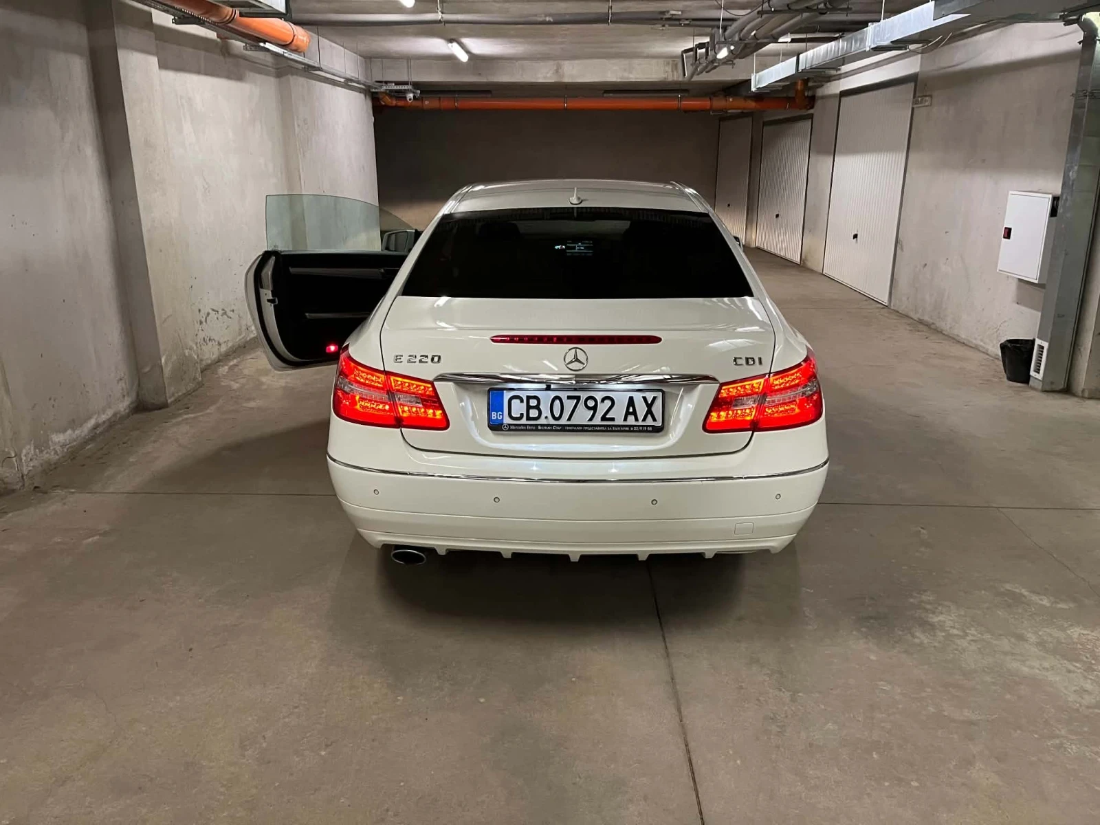 Mercedes-Benz E 220 Купе, снимка 4 - Автомобили и джипове - 54550805