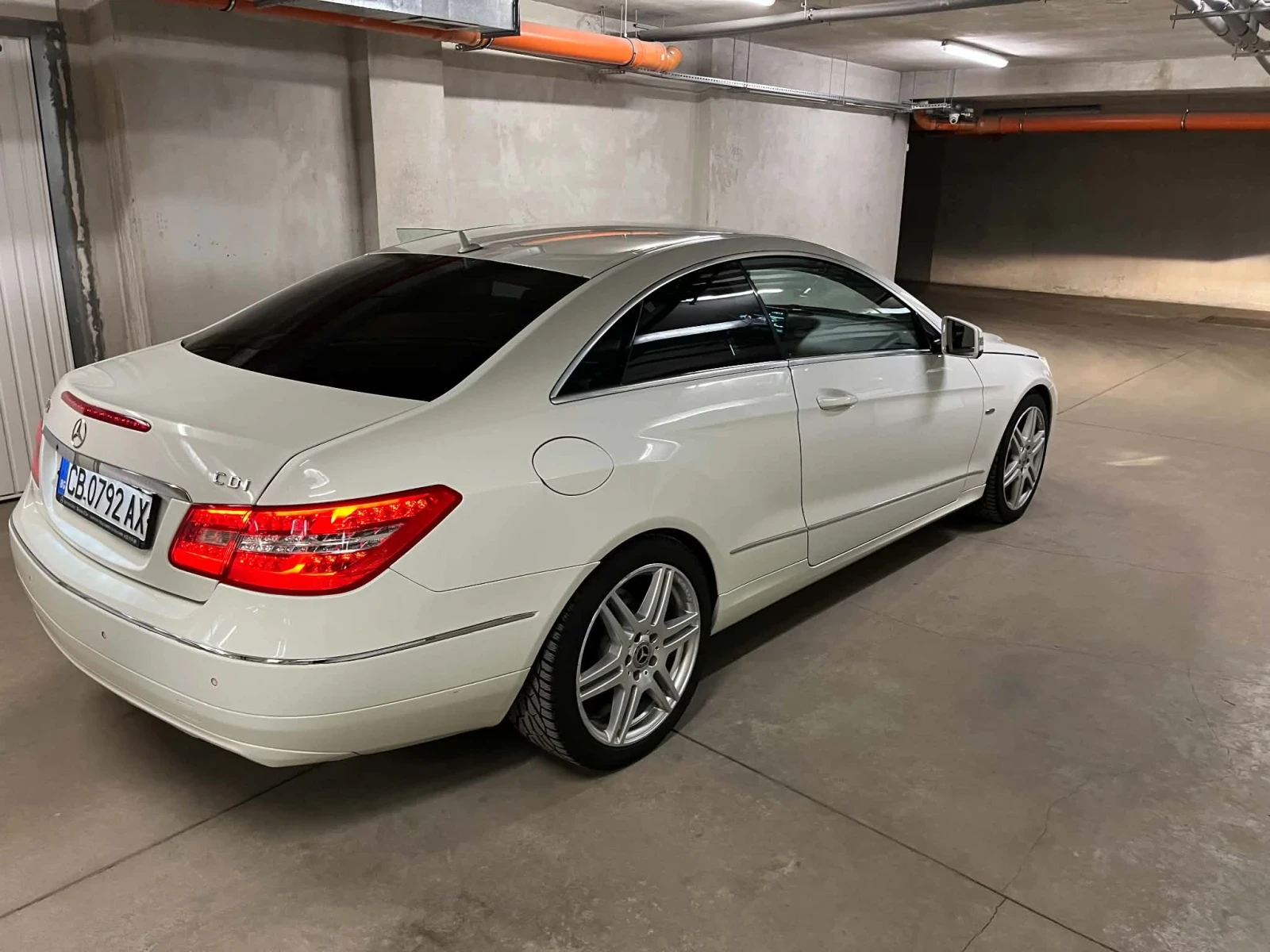 Mercedes-Benz E 220 Купе, снимка 3 - Автомобили и джипове - 54550805