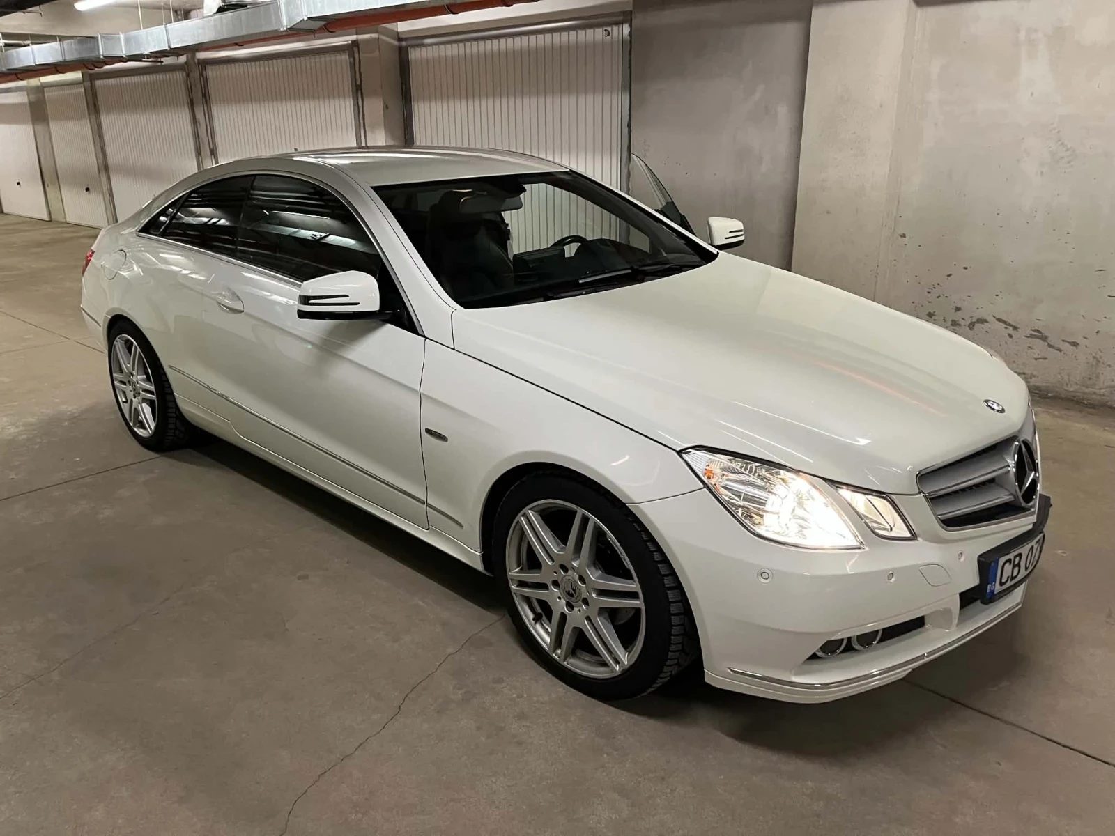 Mercedes-Benz E 220 Купе, снимка 2 - Автомобили и джипове - 54550805