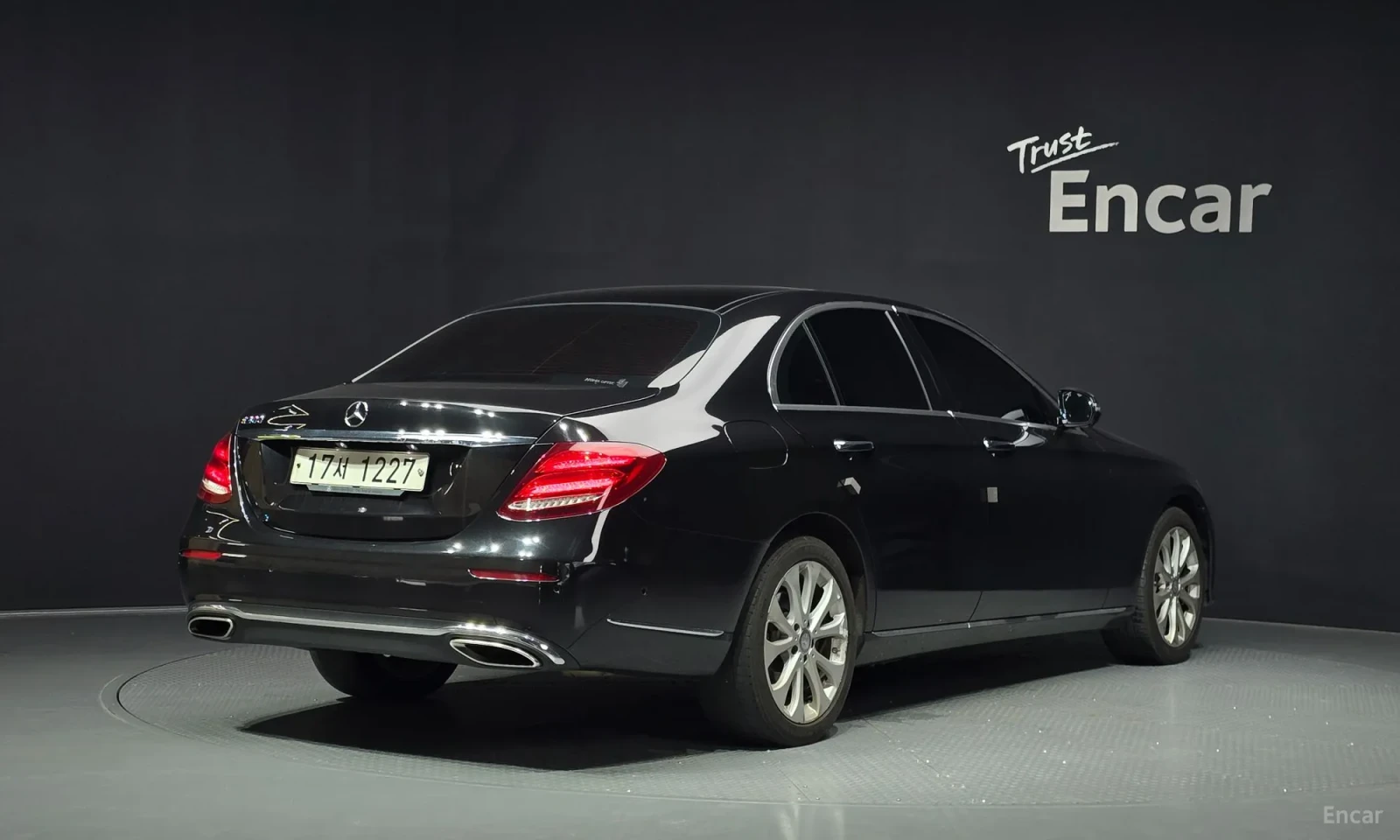 Mercedes-Benz E 300, снимка 2 - Автомобили и джипове - 55406806