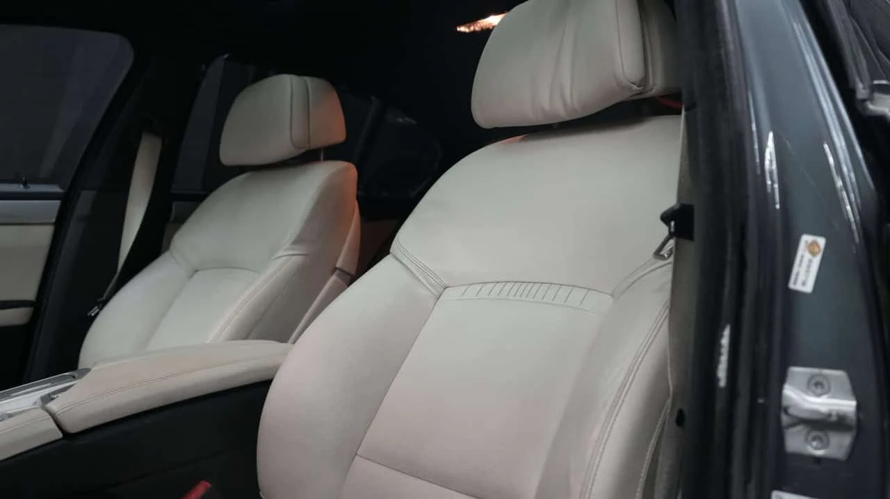 BMW 535 * 4dr Sdn 535d xDrive AWD NO ACCIDENTS * CARFAX * , снимка 12 - Автомобили и джипове - 55421295