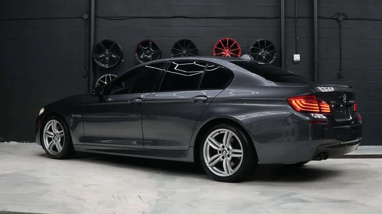 BMW 535 * 4dr Sdn 535d xDrive AWD NO ACCIDENTS * CARFAX * , снимка 3 - Автомобили и джипове - 55421295