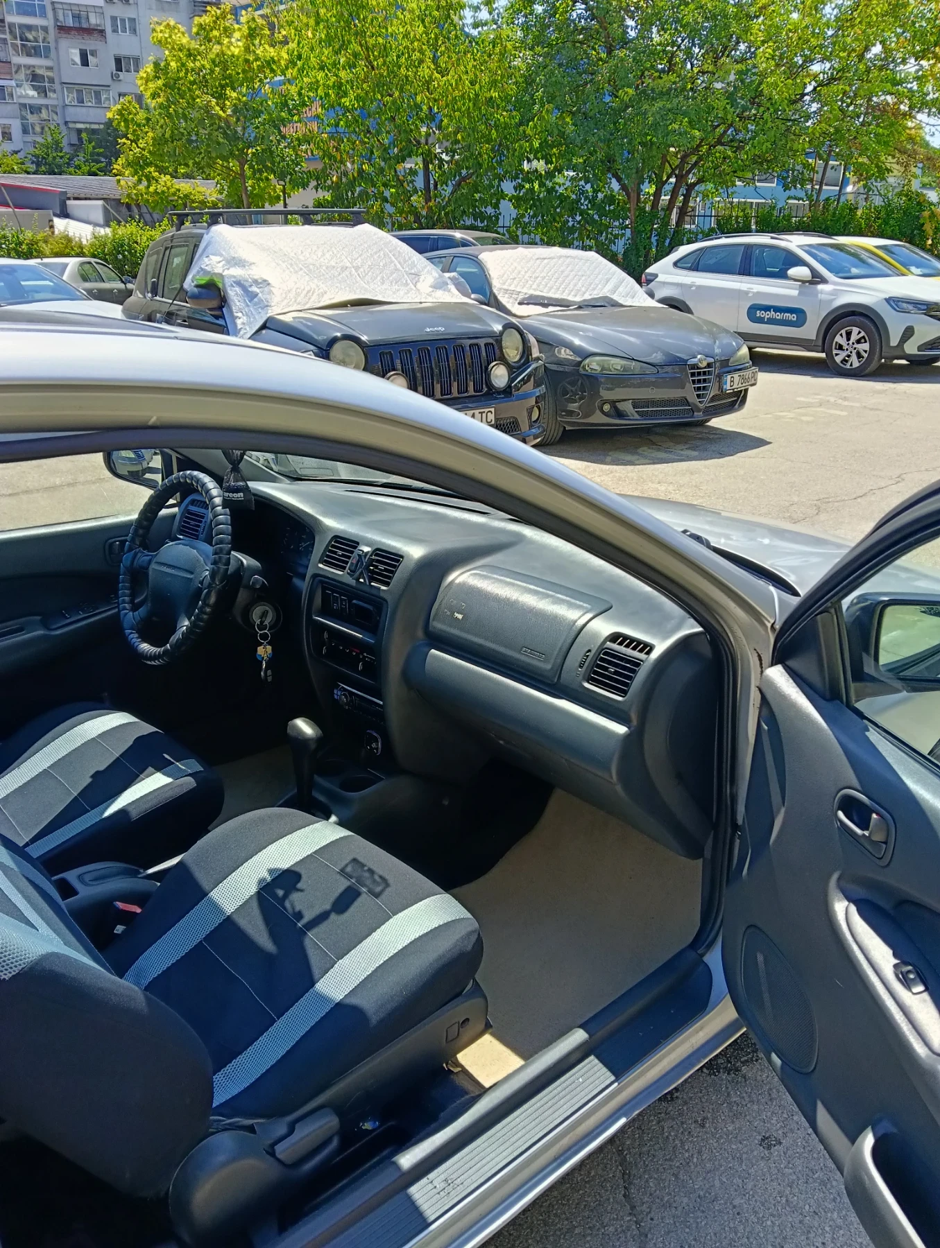 Mazda 323 1.6, снимка 3 - Автомобили и джипове - 55683199