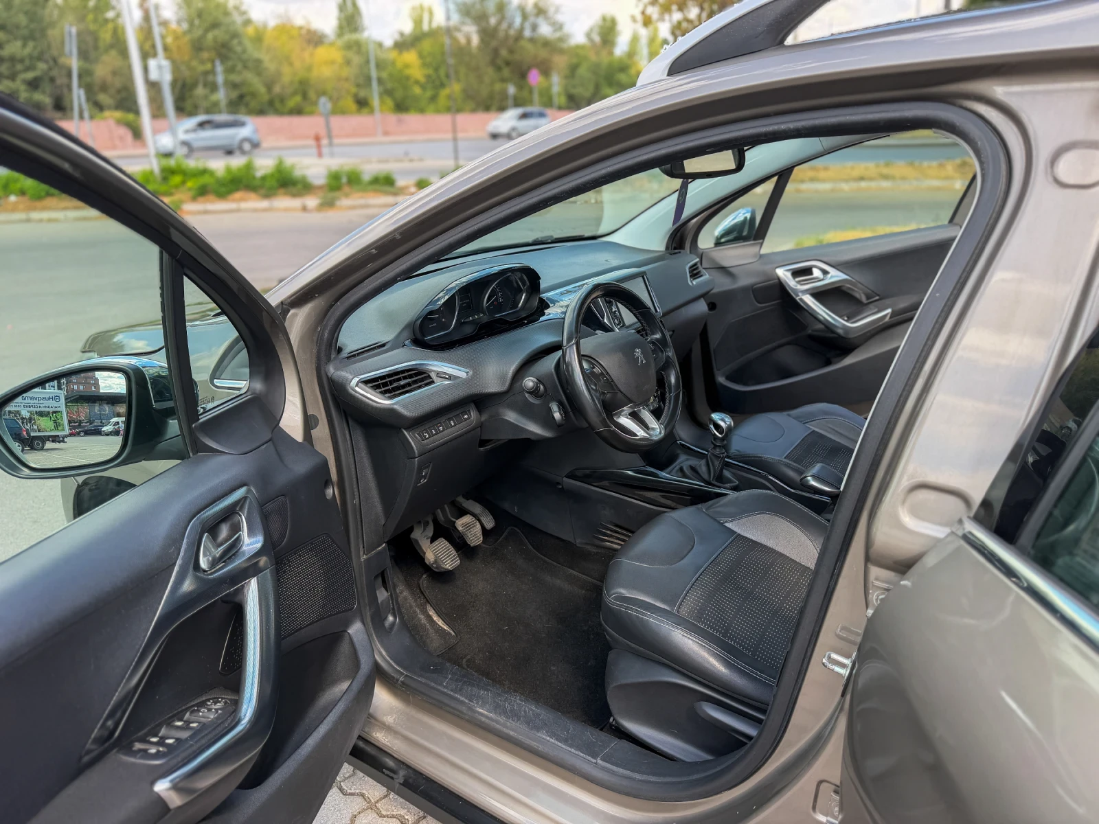 Peugeot 2008 1.6HDI, снимка 10 - Автомобили и джипове - 55980030