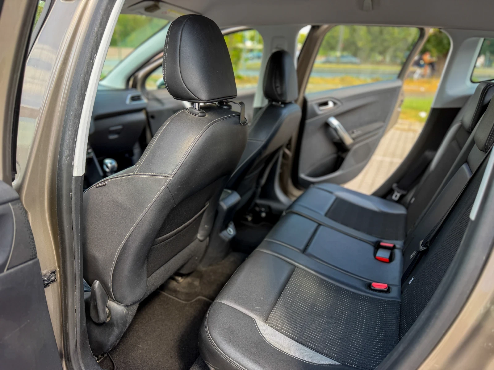 Peugeot 2008 1.6HDI, снимка 11 - Автомобили и джипове - 55980030