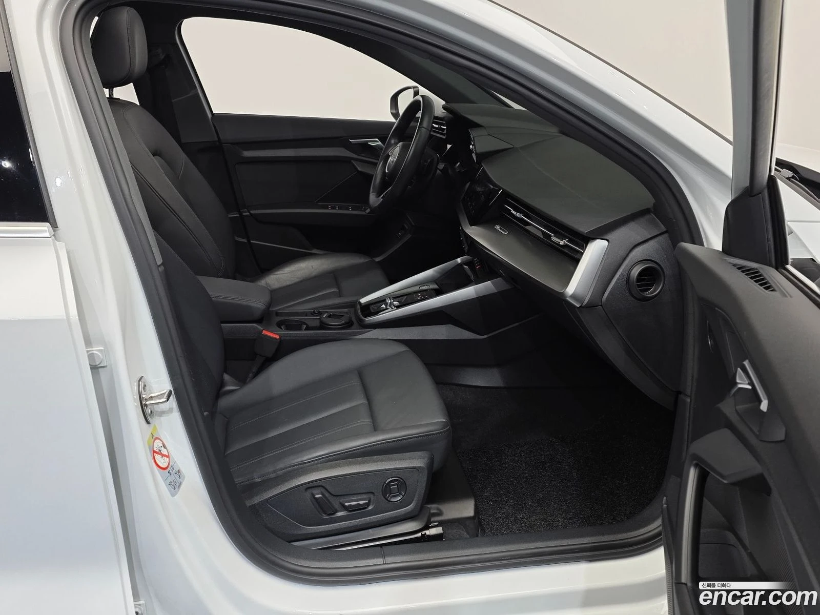 Audi A3 40 TFSI* ВКЛЮЧЕНИ ВСИЧКИ РАЗХОДИ, снимка 11 - Автомобили и джипове - 56548210