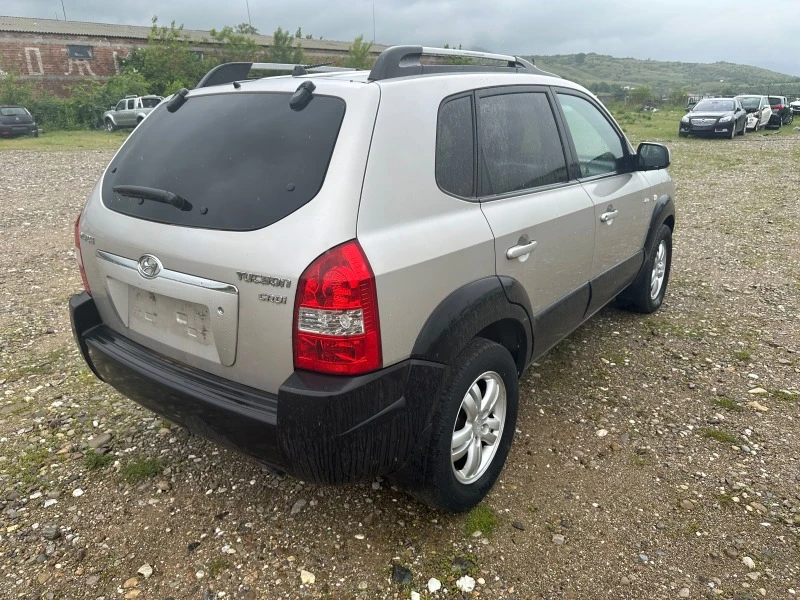 Hyundai Tucson 2.0crdi, снимка 4 - Автомобили и джипове - 45744192