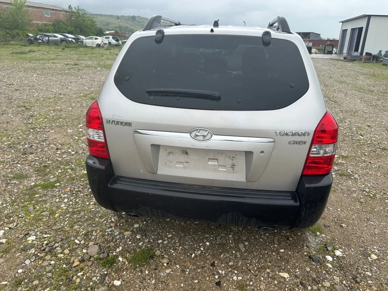 Hyundai Tucson 2.0crdi, снимка 7 - Автомобили и джипове - 45744192