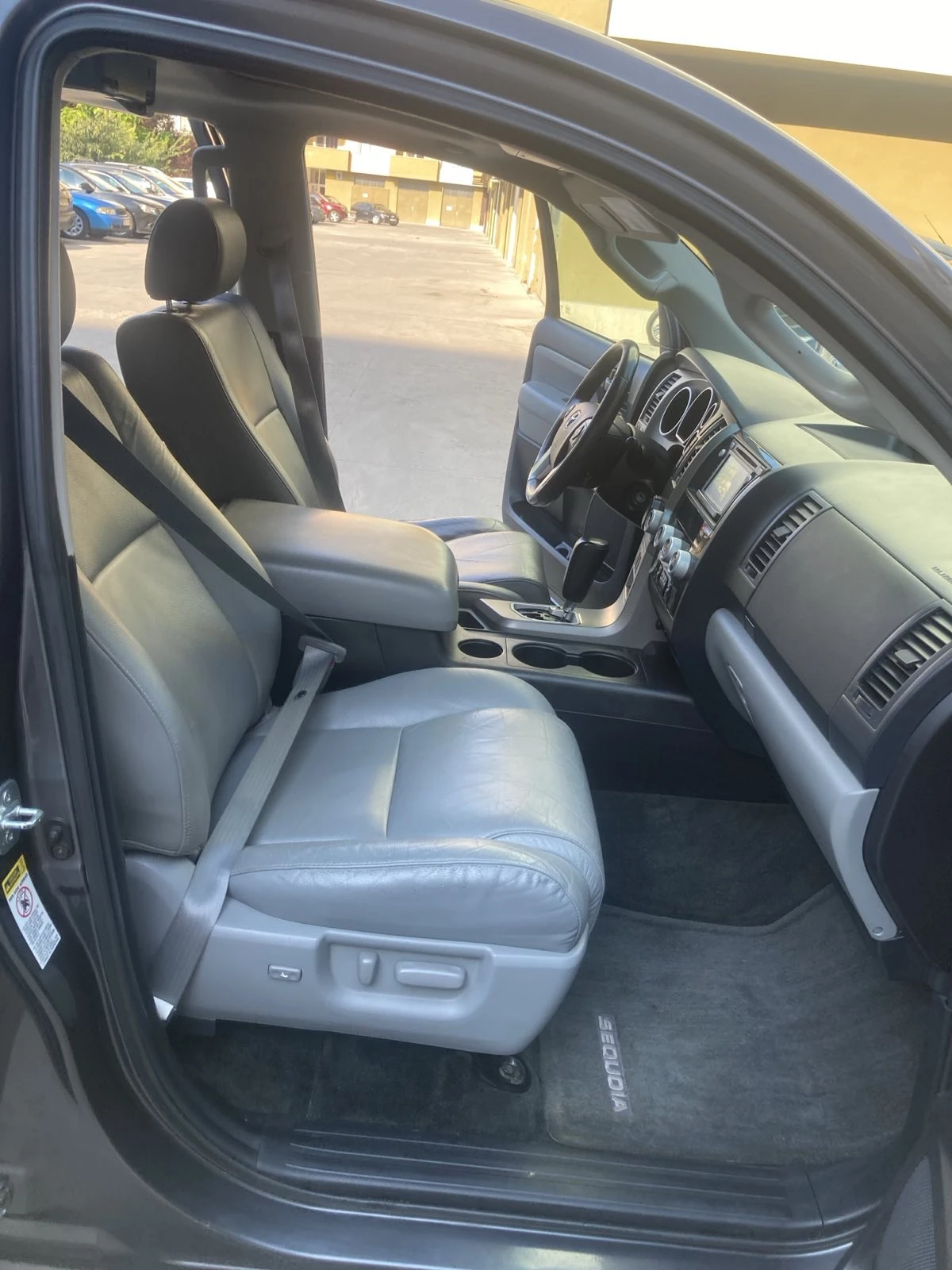 Toyota Sequoia 5.7  Газов инжекцион - изображение 9