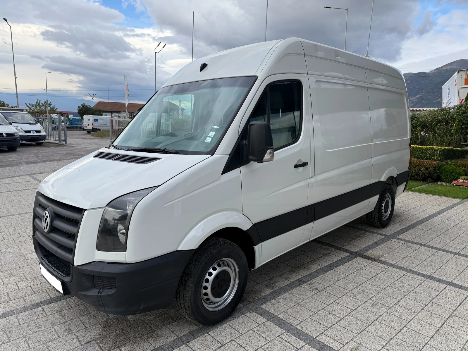 VW Crafter 2.5TDI Клима L2H2  - изображение 3