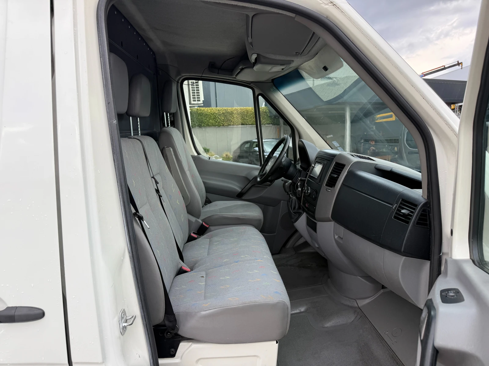VW Crafter 2.5TDI Клима L2H2  - изображение 8