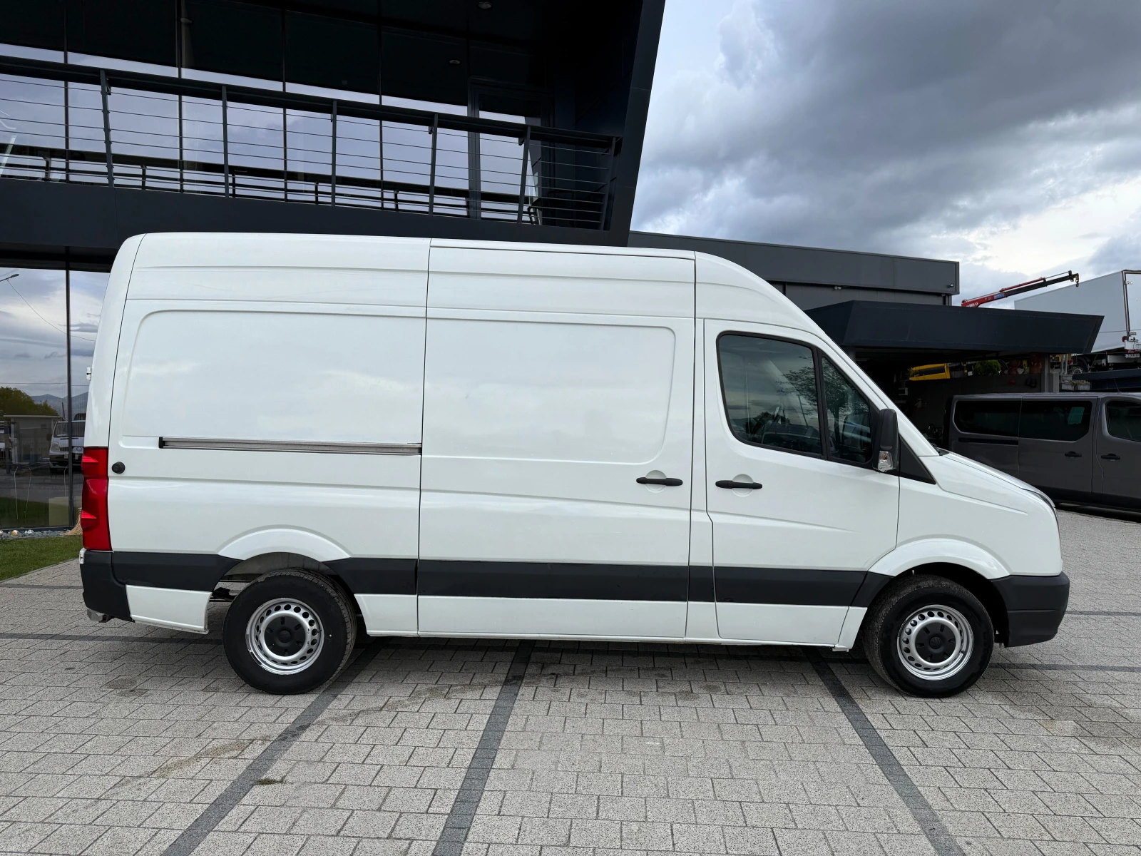 VW Crafter 2.5TDI Клима L2H2  - изображение 7
