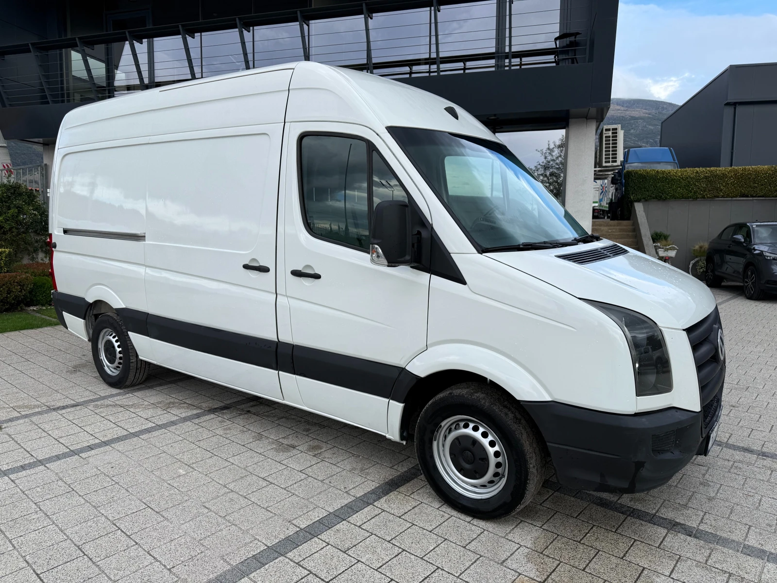 VW Crafter 2.5TDI Клима L2H2  - изображение 2