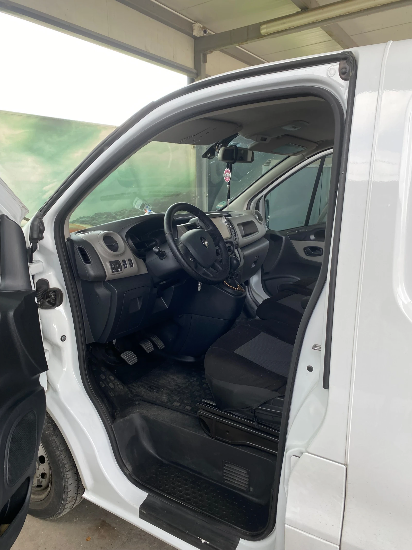 Renault Trafic, снимка 9 - Бусове и автобуси - 54825861