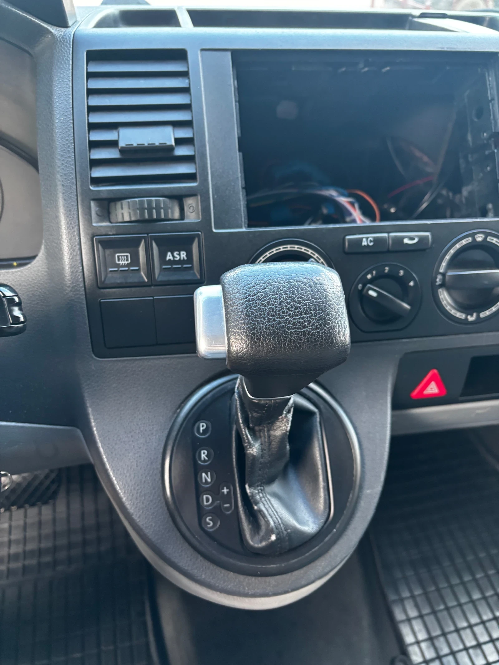 VW Transporter, снимка 13 - Бусове и автобуси - 54988946