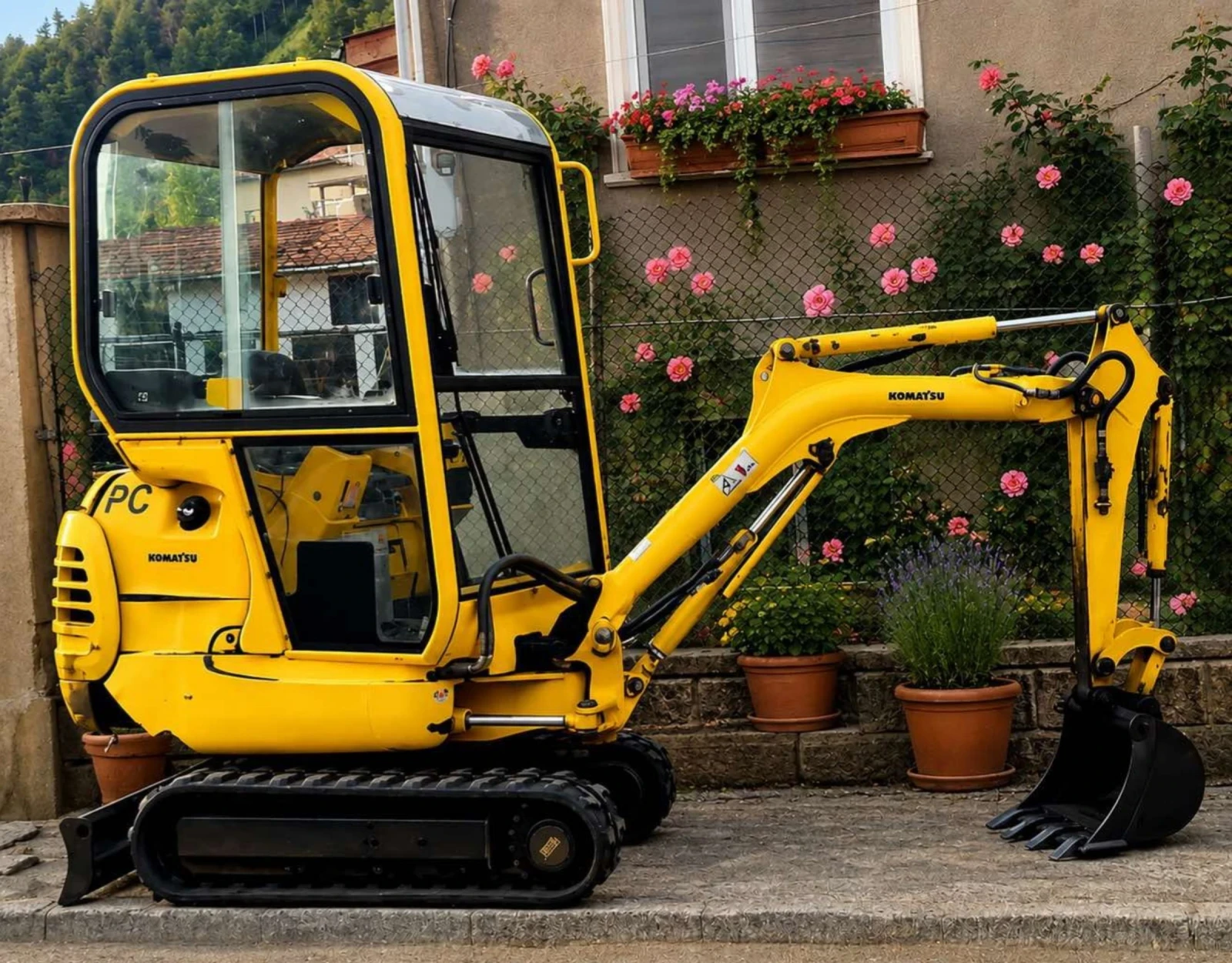Багер Komatsu PC18R