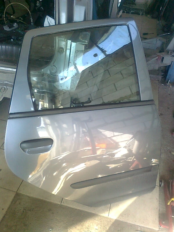 врата дясна задна за Мицубиши Колт 05г. (необорудвана)