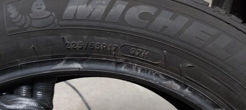 Гуми Зимни 225/55R17, снимка 7 - Гуми и джанти - 29880023