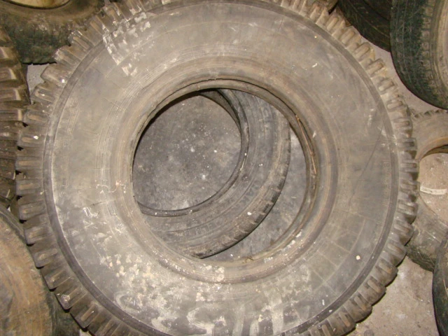 Гуми, снимка 2 - Гуми и джанти - 52673442