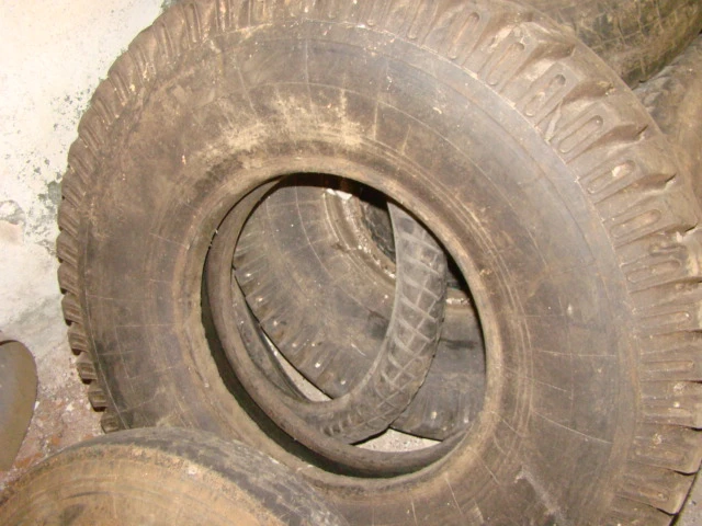 Гуми, снимка 3 - Гуми и джанти - 52673442