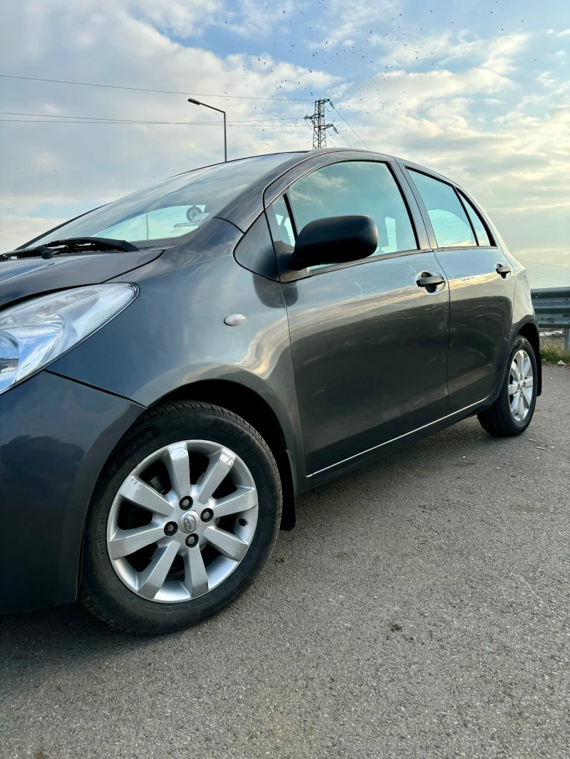 Toyota Yaris 1.3, снимка 4 - Автомобили и джипове - 48237089