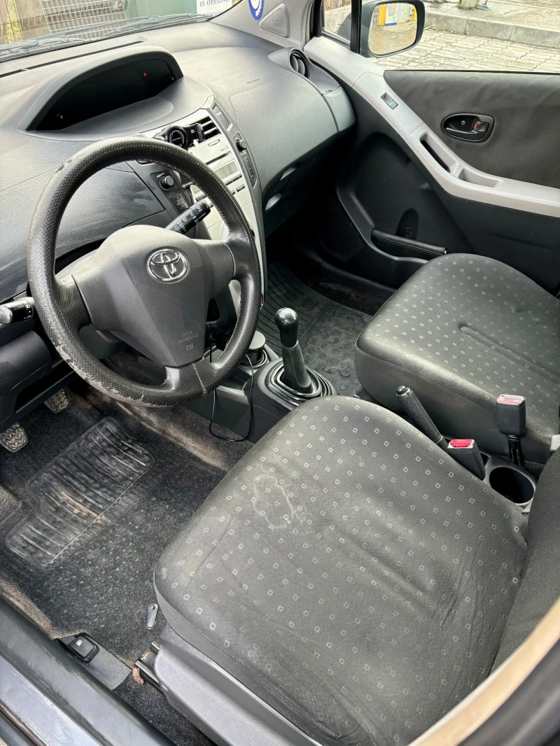 Toyota Yaris 1.3, снимка 11 - Автомобили и джипове - 48237089