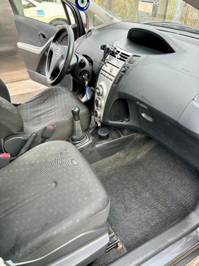 Toyota Yaris 1.3, снимка 14 - Автомобили и джипове - 48237089