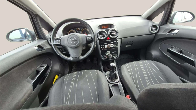 Opel Corsa 1.3 i, снимка 7 - Автомобили и джипове - 48339770