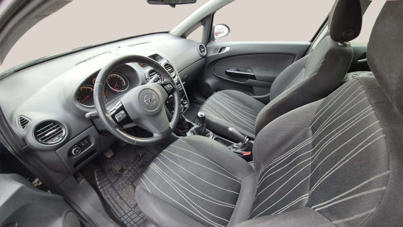 Opel Corsa 1.3 i, снимка 6 - Автомобили и джипове - 48339770