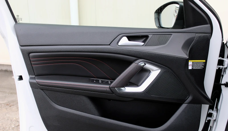 Peugeot 308 1.6HDI/GT-LINE/KAMERA/PANORAMA/DISTRONIC/FULL LED, снимка 16 - Автомобили и джипове - 53298842