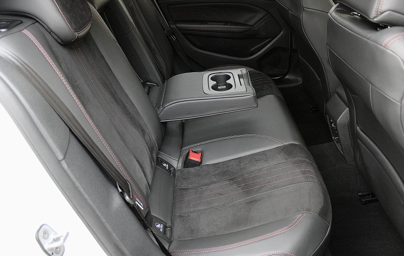 Peugeot 308 1.6HDI/GT-LINE/KAMERA/PANORAMA/DISTRONIC/FULL LED, снимка 10 - Автомобили и джипове - 53298842